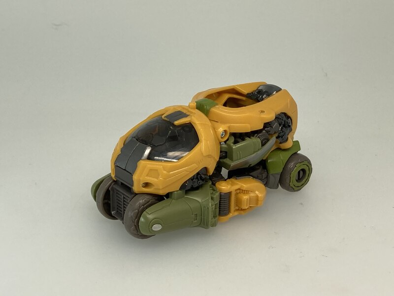 Takara Studio Series SS 83 Brawn Transformed Official In Hand Image  (4 of 4)